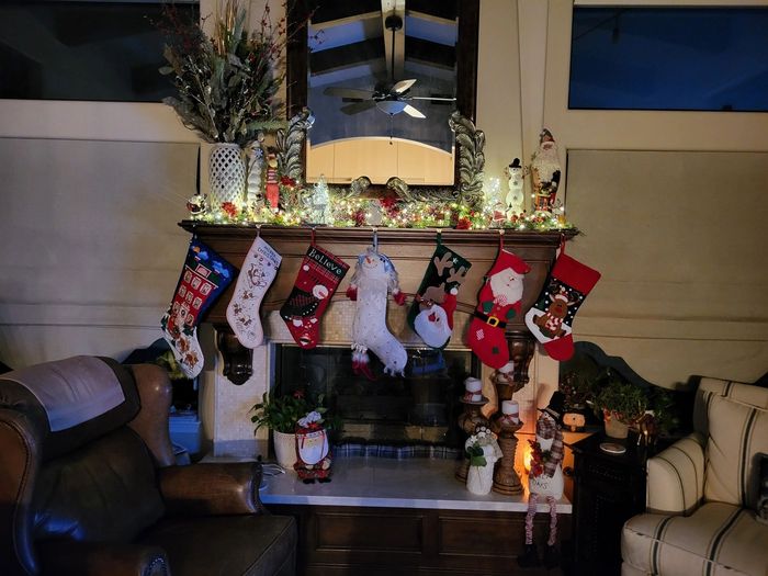 Christmas mantel with stockings