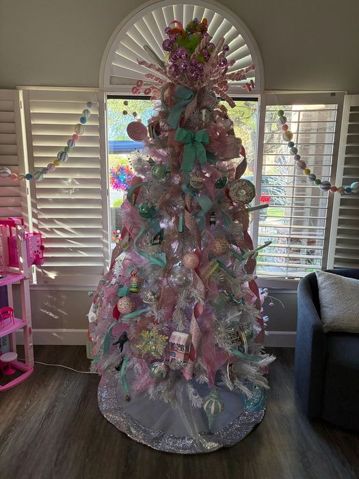The twins' birthday Christmas tree